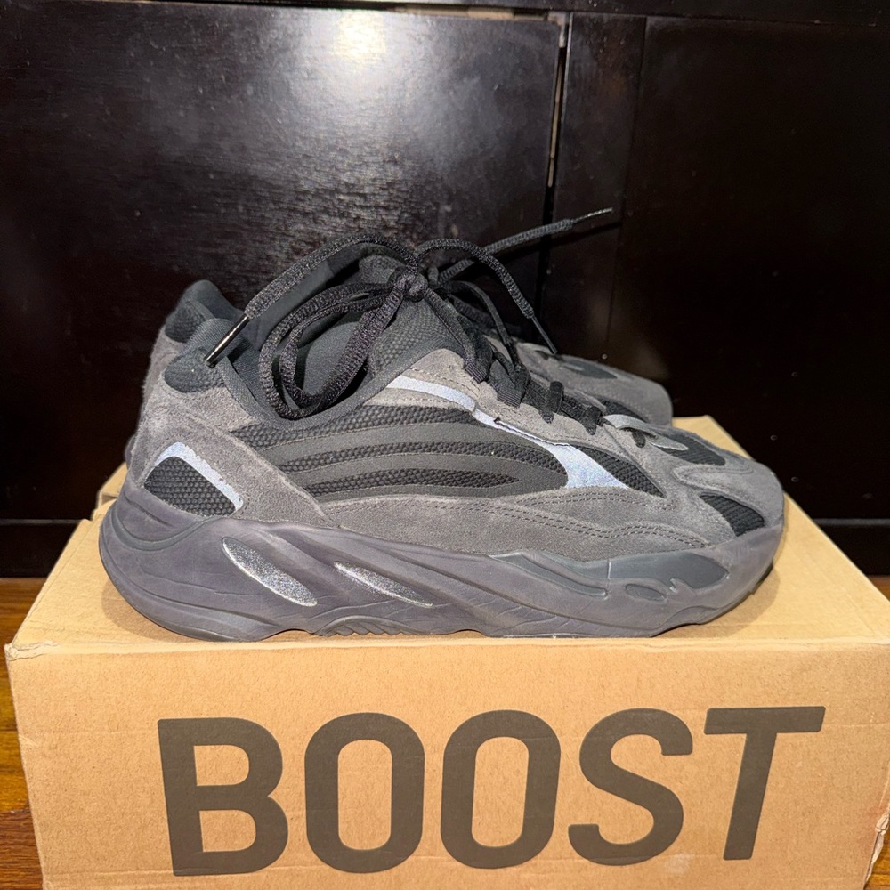 Adidas YEEZY BOOST 700 V2 Sneakers in Black